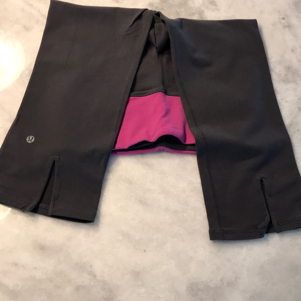 Lululemon Gather & Crow Yoga Crops Grey Size 6 EUC
